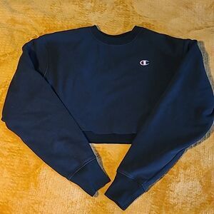 Champion Reverse Weaved Cropped Cut-Off Sweatshirt - Black - Women's  M